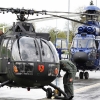 Freigelände: Bundeswehr Panzerabwehr- und Verbindungshubschrauber Bo105 und Super Puma Zweiturbinen Helicopter der Bundespolizei im Hintergrund.