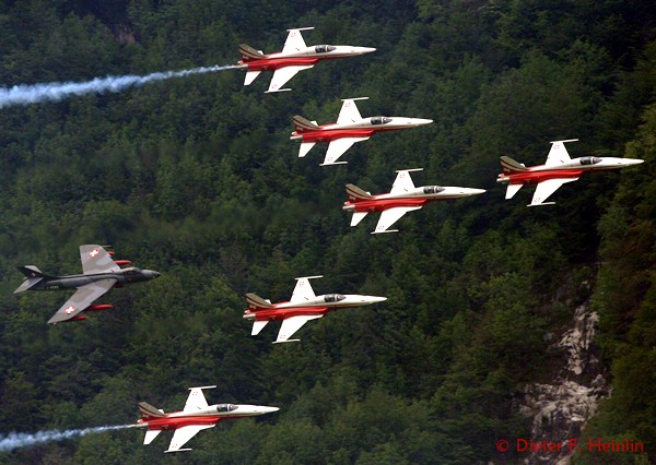 patrouille-suisse-hunter-airshow-mollis-2006