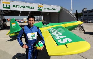 98678940DM012_Michael_Gouli