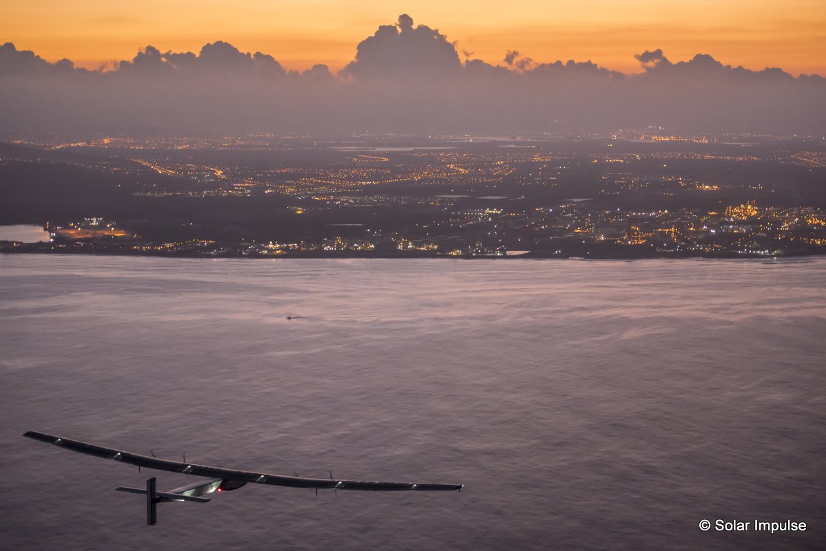 Solar Impulse lands in Hawaii
