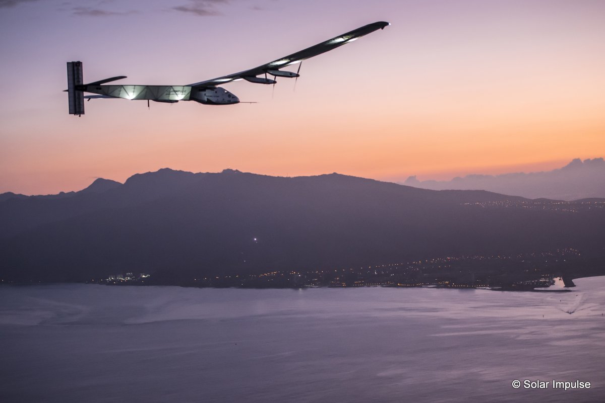 Solar Impulse lands in Hawaii