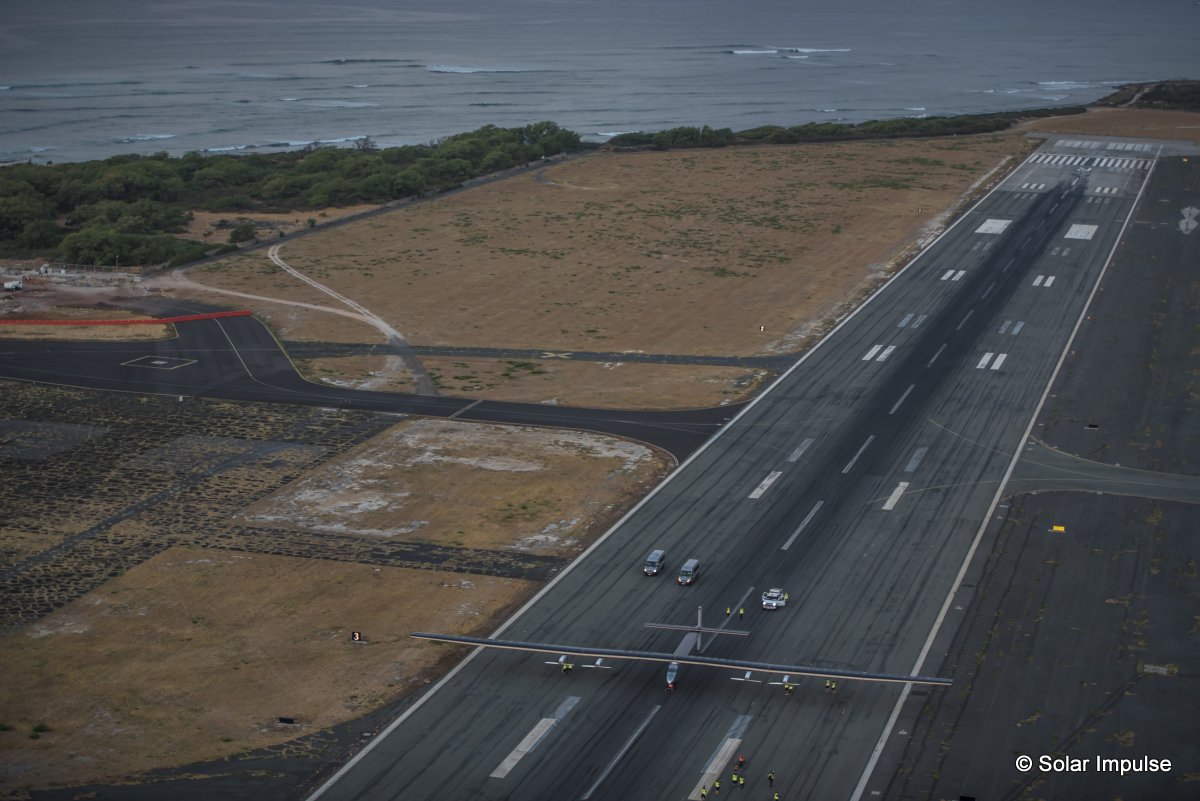 Solar Impulse lands in Hawaii
