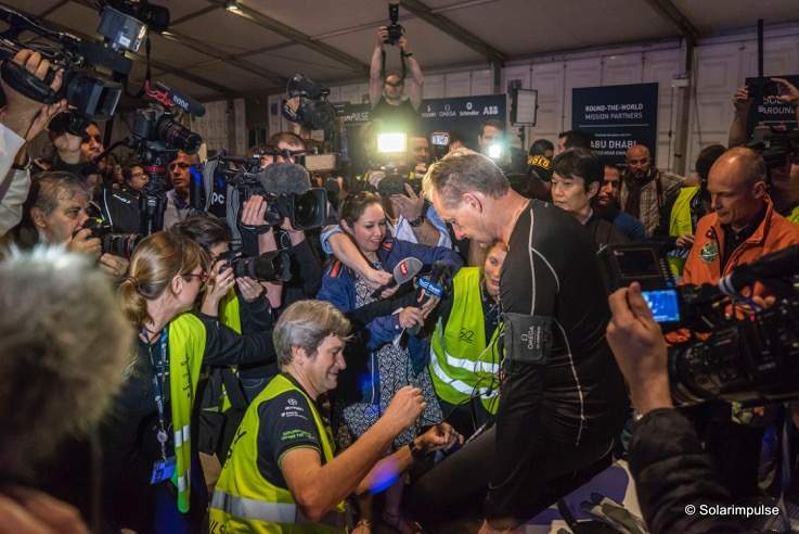 2015_03_09_solar_impulse_2_rtw_1rst_flight_abu_dhabi_to_muscat_take-off_revillard_05