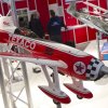 Mit dem Gee Bee R3 Modellflugzeug vom BMI geht's hoch in die Luefte. / The model plane Gee Bee R3 by BMI can fly high up in the sky.