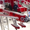 Mit dem Gee Bee R3 Modellflugzeug vom BMI geht's hoch in die Luefte. / The model plane Gee Bee R3 by BMI can fly high up in the sky.