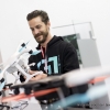 GHOSTDRONE 2.0 von EHANG ist die naechste Generation der intelligenten Konsumdrohne. Sie verfuegt ueber ein aktualisiertes Flugsteuerungssystem mit dualen Sensoren, einen schnelleren Prozessor, ein verbessertes GPS und einen effizienten Flugmotor, um einen sicheren und stabilen Flug zu gewaehrleisten.