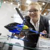 Eine Mitarbeiterin der Firma Jamara Germany e.K. stellt einen Helikopter vom Model e-rix 250 mit Blatthaltern aus eloxiertem Aluminium in eine Vitrine (An employee of the company Jamara Germany e.K. places a helicopter from Model e-rix 250 with blade holders made from anodised aluminum in a showcase)