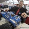 Der Typhon 6S 4WD BLX 1/8 Buggy RTR von Hobbico ist 500 mm lang und hat eine Bodenfreiheit von bis zu 55 mm. (The Typhon 6S 4WD BLX 1/8 Buggy RTR from Hobbico is 500mm long and has a ground clearance of up to 55mm.)