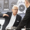 Ein Mitarbeiter von robbe Modellsport GmbH & Co. KG im Kundengespraech (An employee of Robbe Modellsport GmbH & Co. KG in conversation with a customer.)
