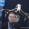 Globe Flight zeigt einen Carbon Quadcopter mit 12 Megapixel Kamera. (Globe Flight displays a Carbon Quadcopter with a 12 megapixel camera.)