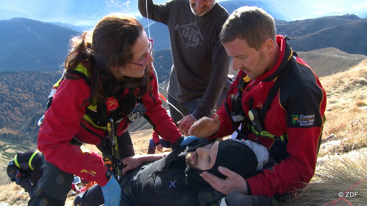 ZDF.reportage: Notruf für die Heli-Docs